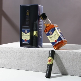Набор "Богатства": гель для душа во флаконе виски 250 мл, аромат древесный с пряными нотами, мыло в форме сигары 